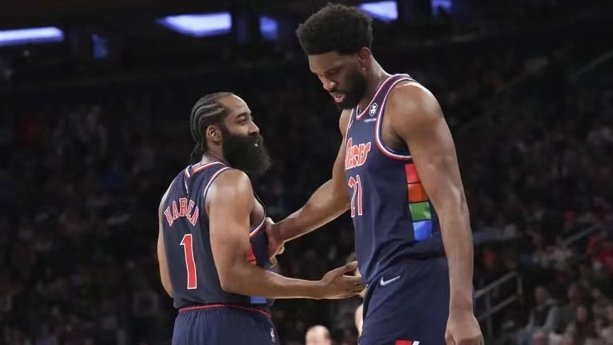  恩比德伤退引担忧，76人惨败尼克斯  